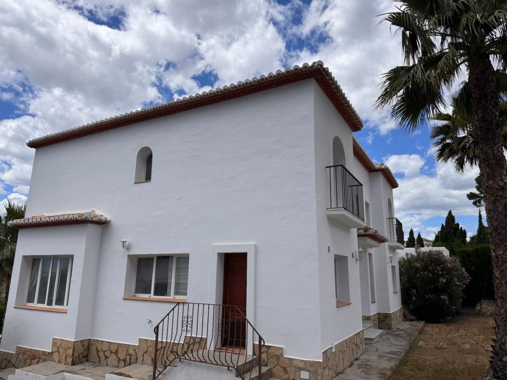 Villa in Moraira, 400 meters from the town center, with swimming pool, sea views and 5 bedrooms