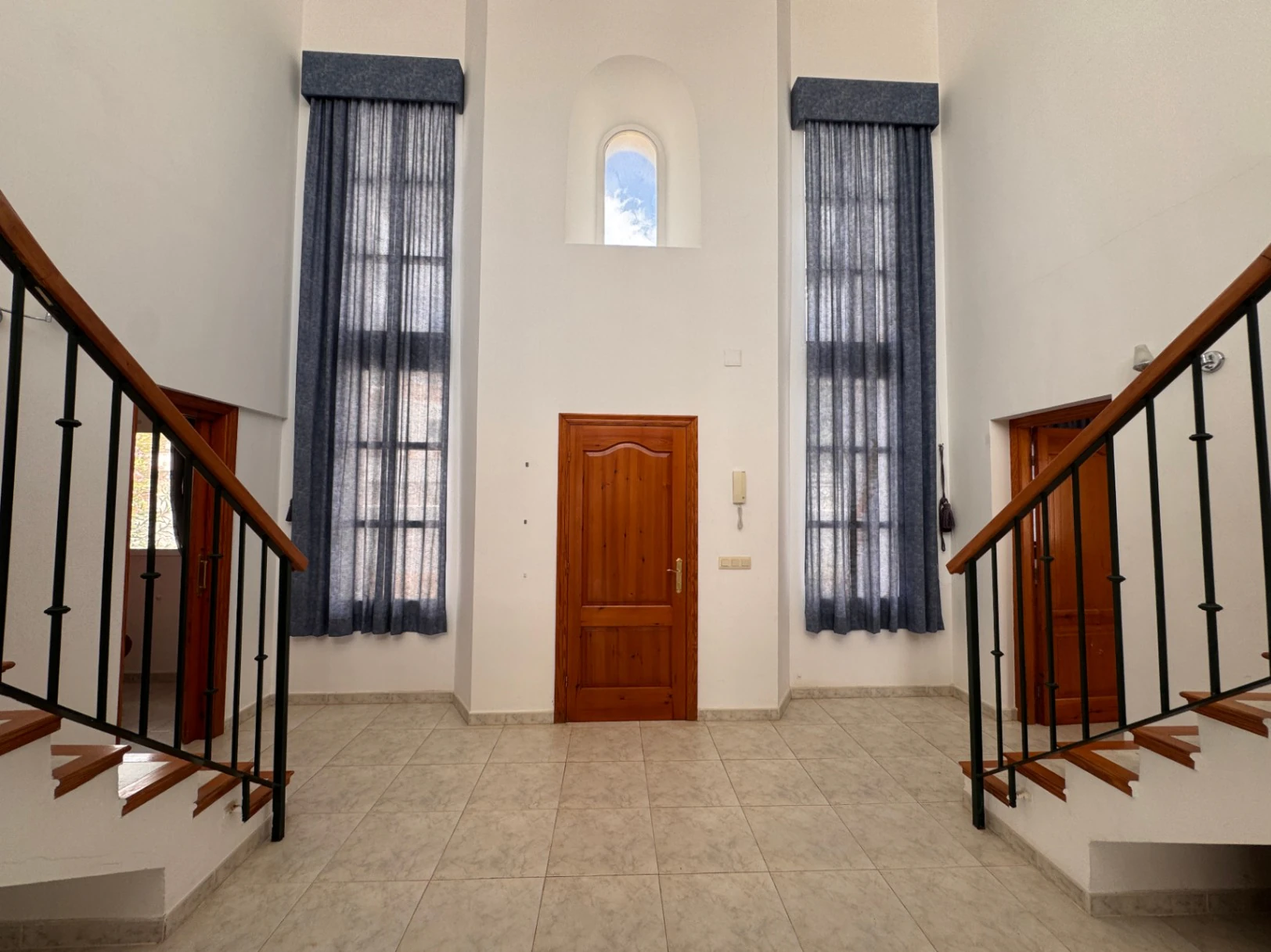 Villa in Moraira, 400 meters from the town center, with swimming pool, sea views and 5 bedrooms