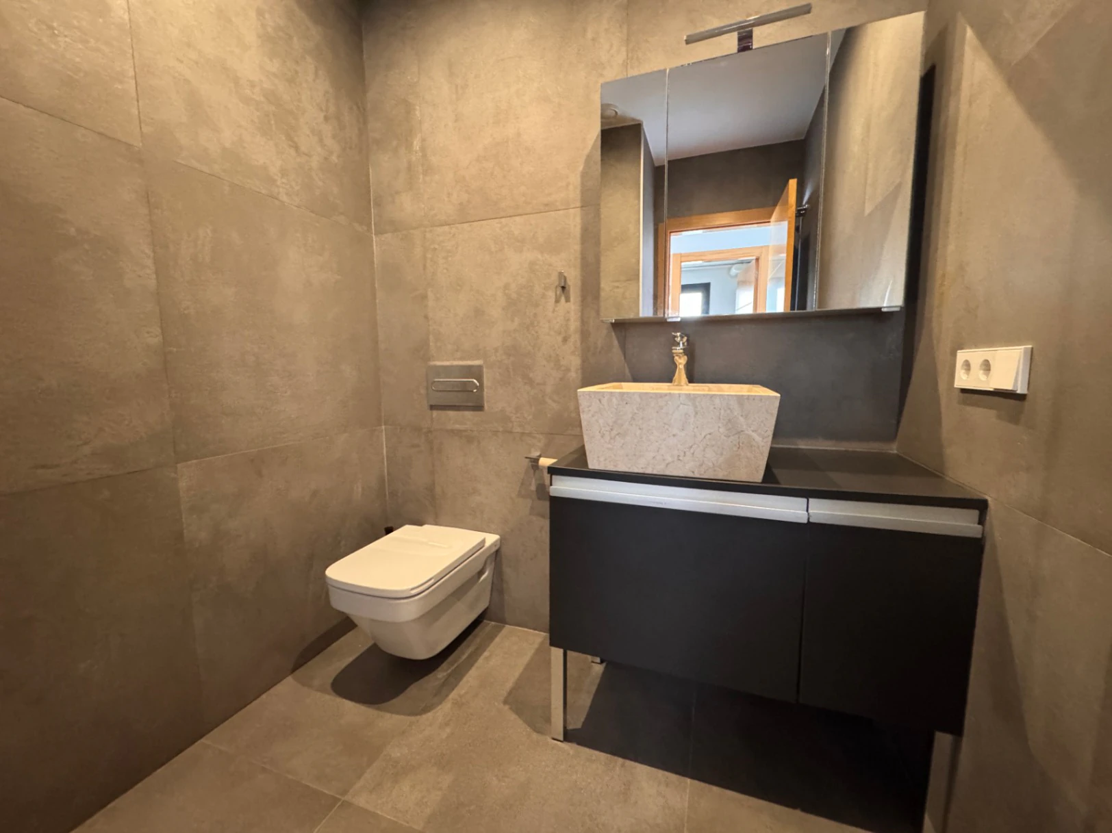 Moderna villa en venta en Benissa con vistas al mar, piscina infinity y diseño contemporáneo