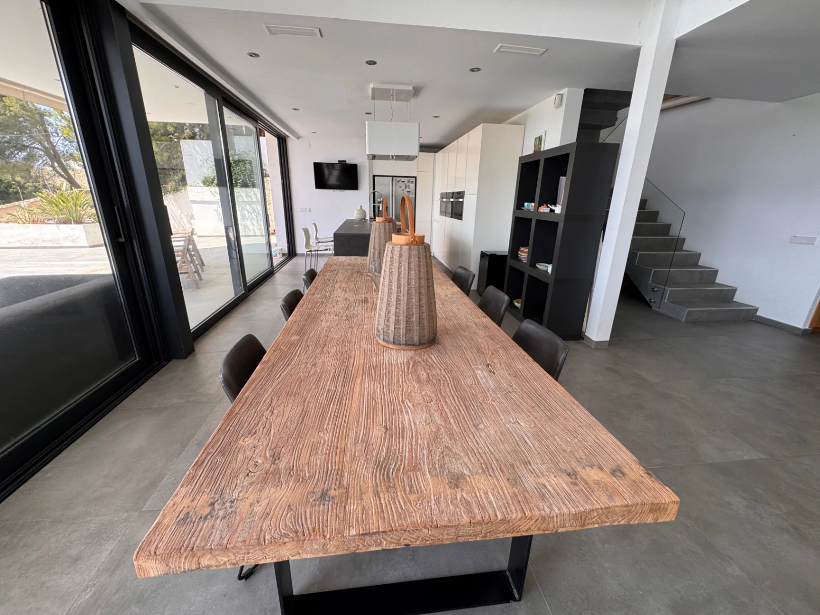 Moderna villa en venta en Benissa con vistas al mar, piscina infinity y diseño contemporáneo