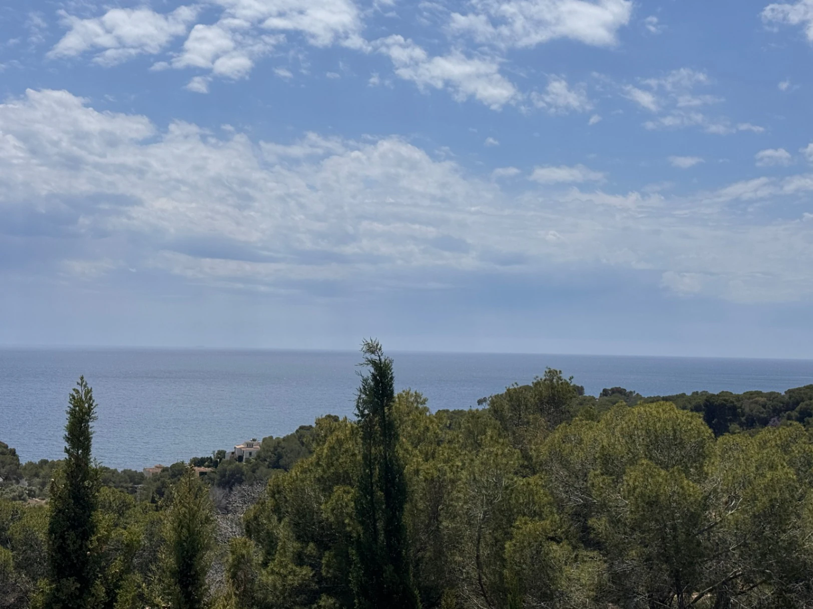 Moderna villa en venta en Benissa con vistas al mar, piscina infinity y diseño contemporáneo