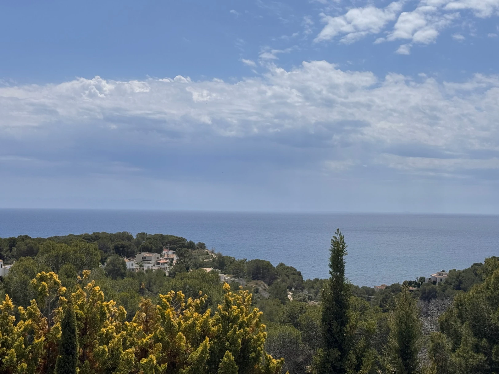 Moderna villa en venta en Benissa con vistas al mar, piscina infinity y diseño contemporáneo