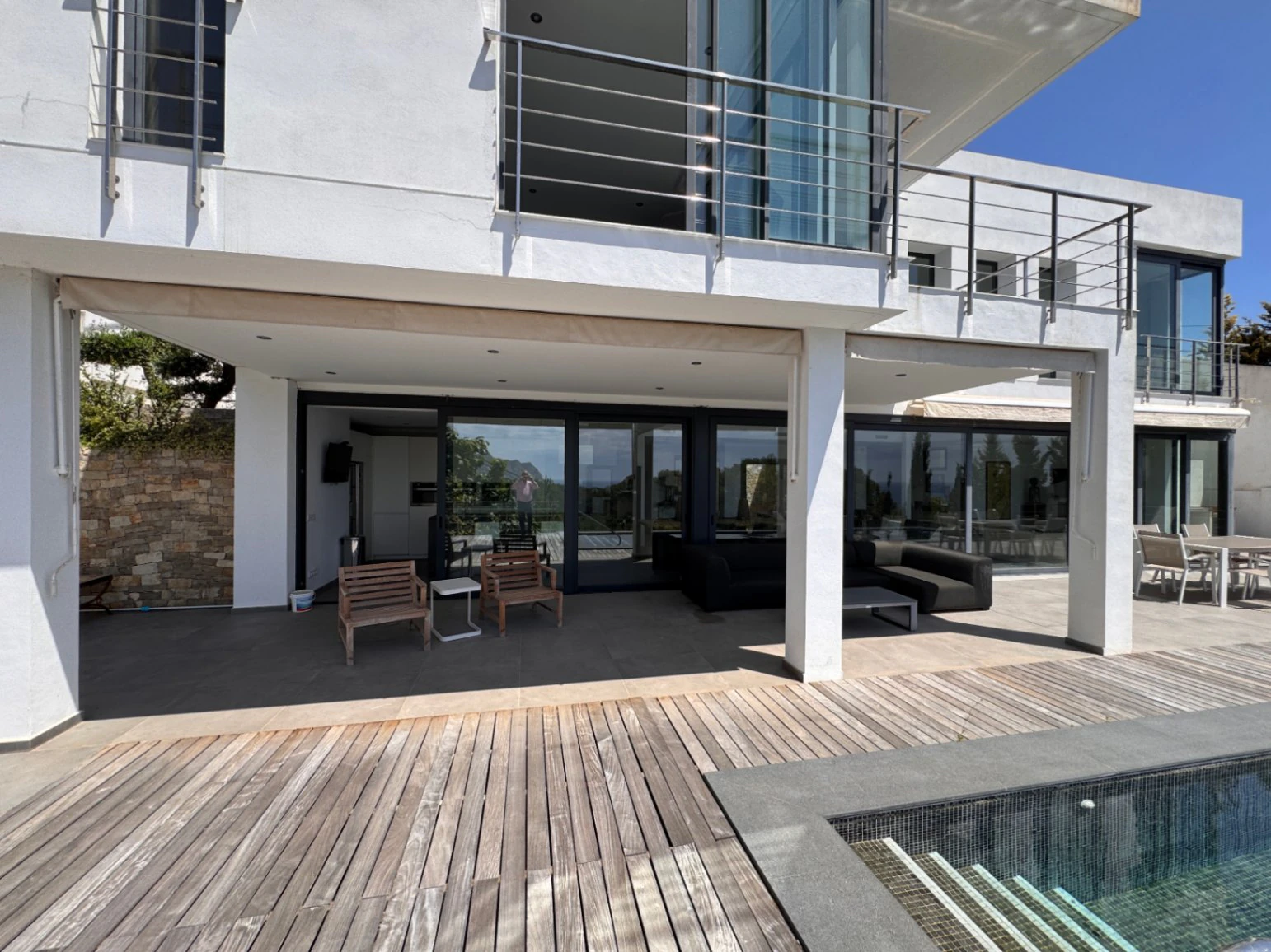 Moderna villa en venta en Benissa con vistas al mar, piscina infinity y diseño contemporáneo