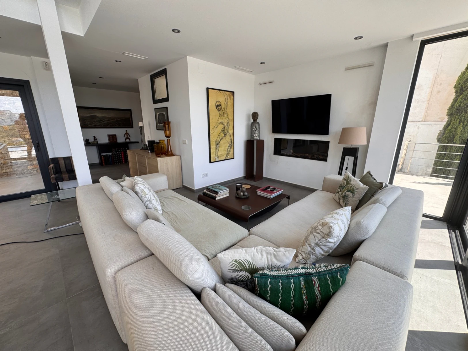 Moderna villa en venta en Benissa con vistas al mar, piscina infinity y diseño contemporáneo
