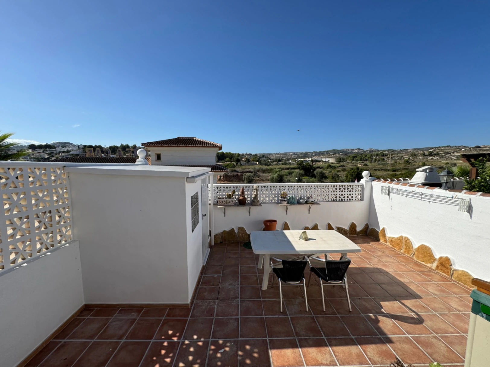 B1489 - Terraced house for sale in Moraira with 2 communal pools in residential area
