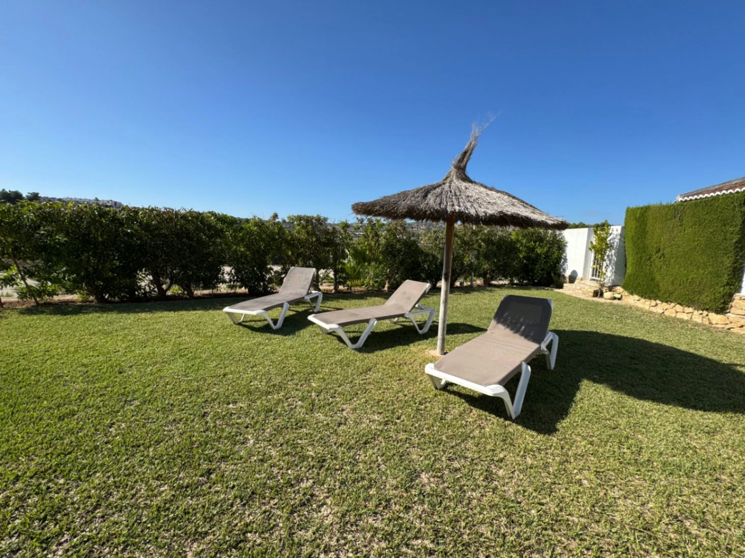 B1489 - Terraced house for sale in Moraira with 2 communal pools in residential area