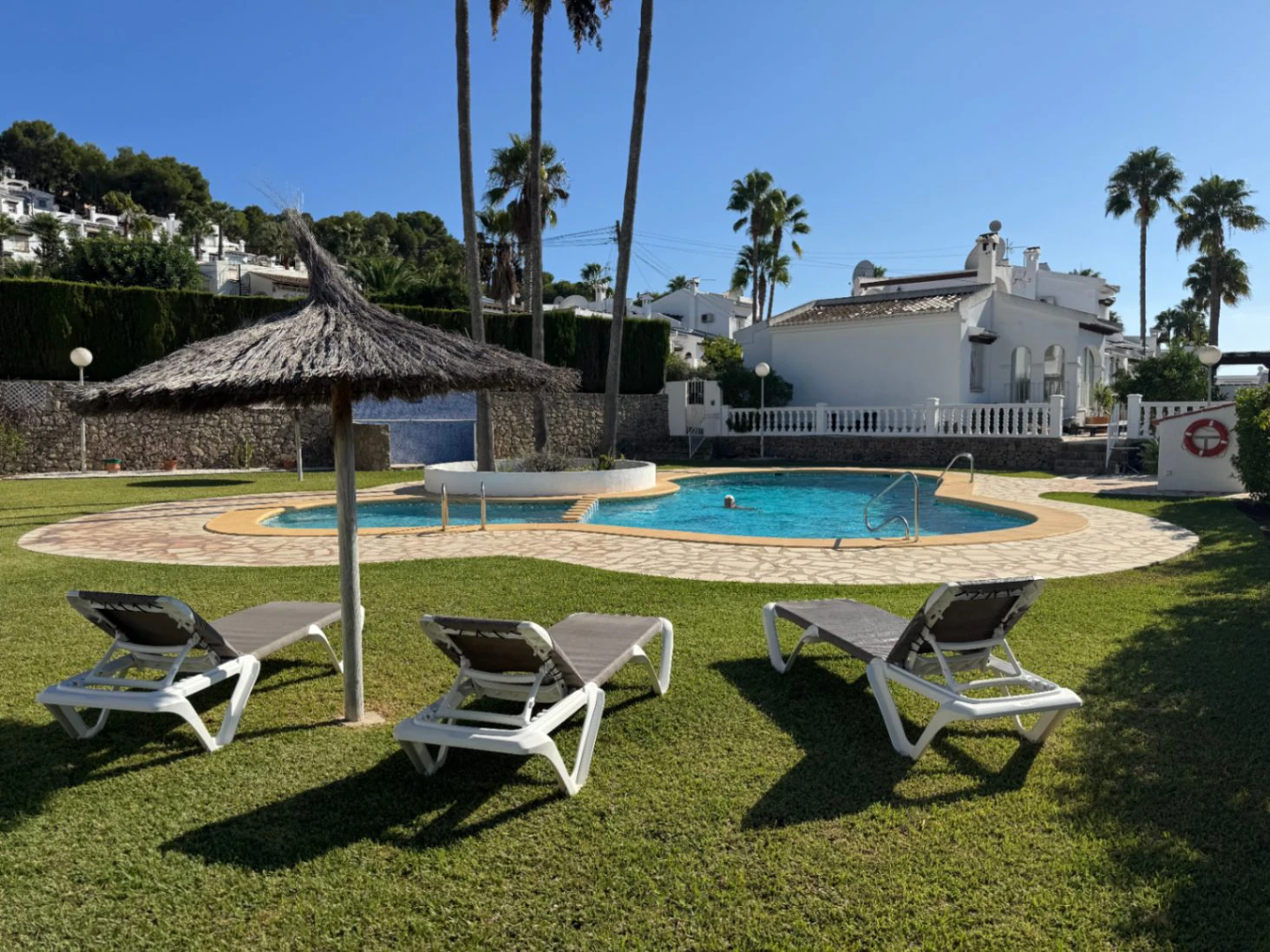 B1489 - Terraced house for sale in Moraira with 2 communal pools in residential area