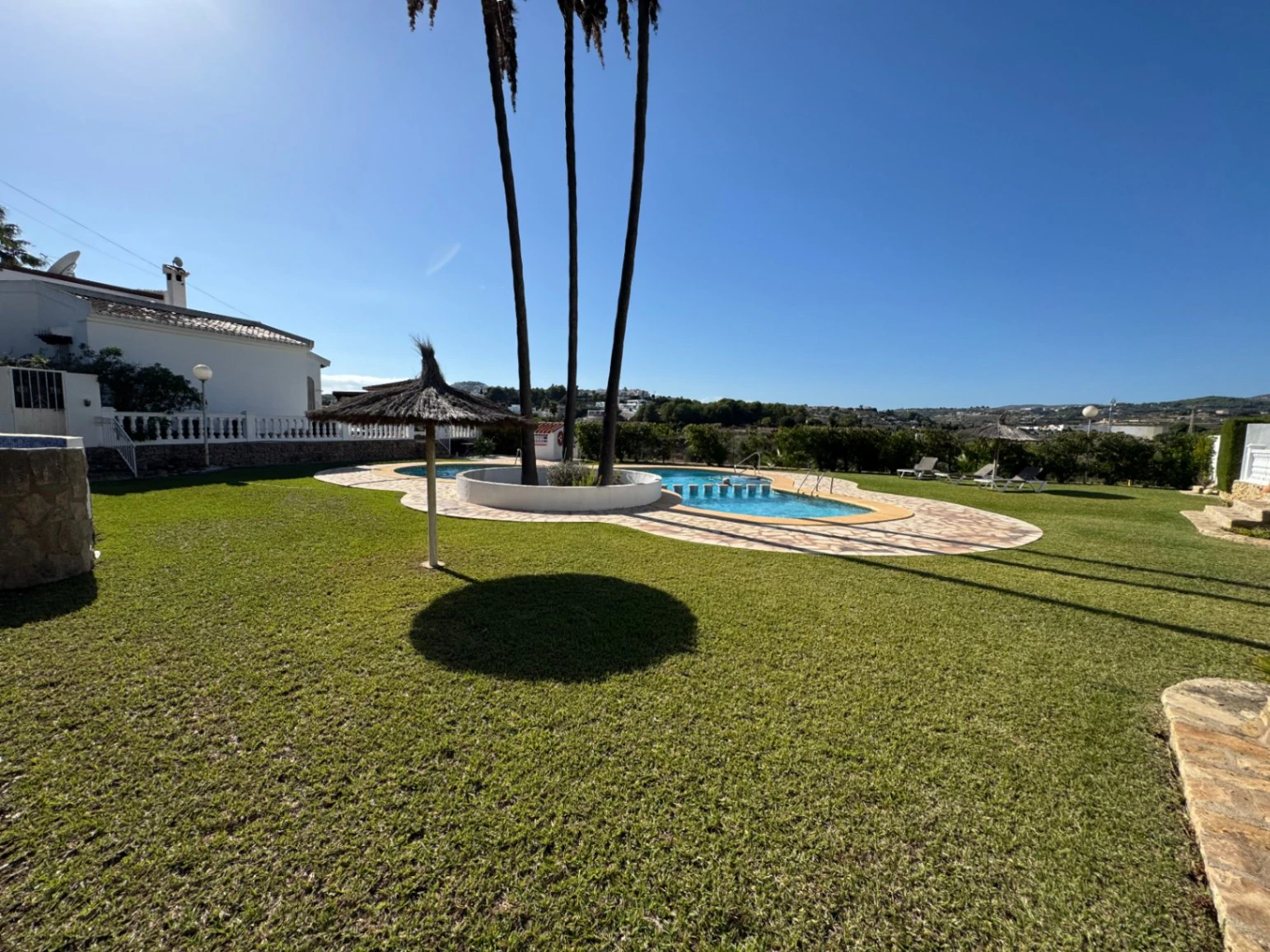 B1489 - Terraced house for sale in Moraira with 2 communal pools in residential area