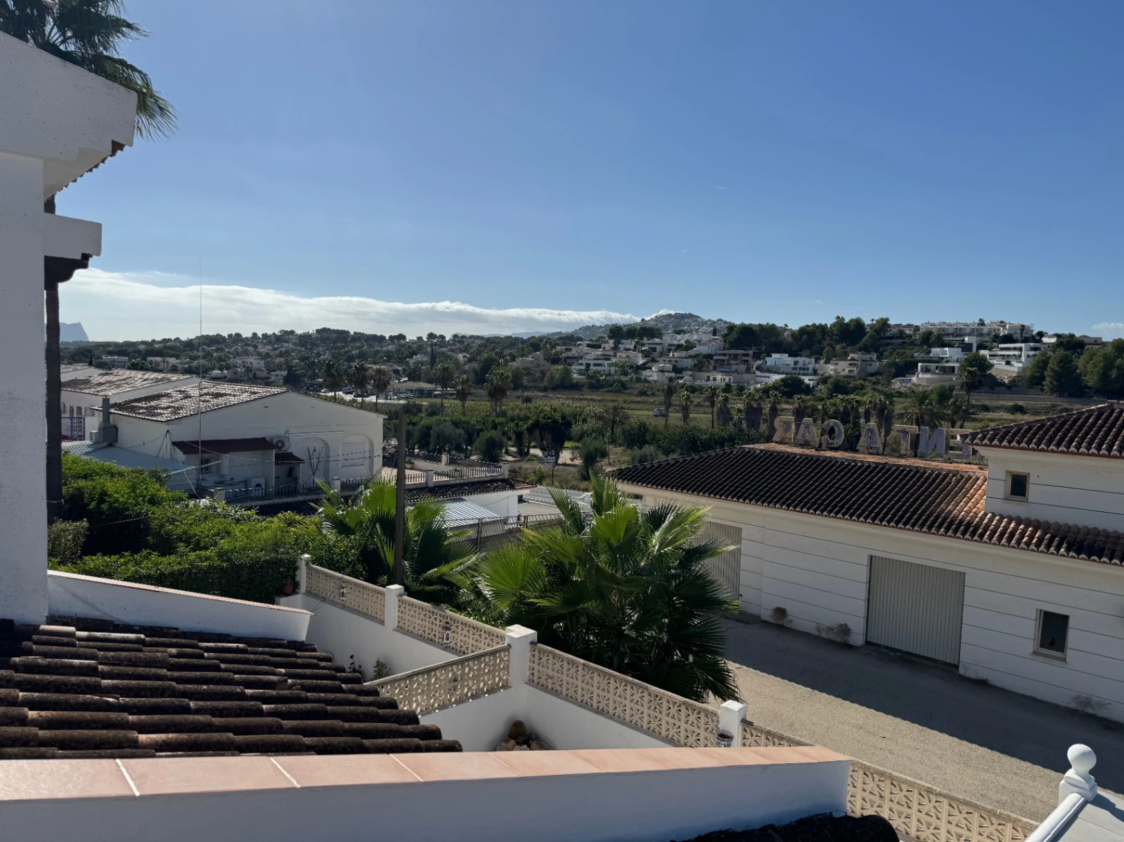 B1489 - Terraced house for sale in Moraira with 2 communal pools in residential area
