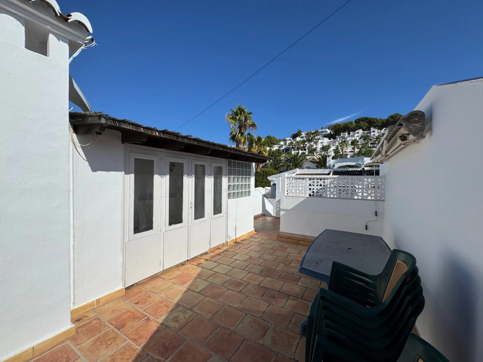 B1489 - Terraced house for sale in Moraira with 2 communal pools in residential area