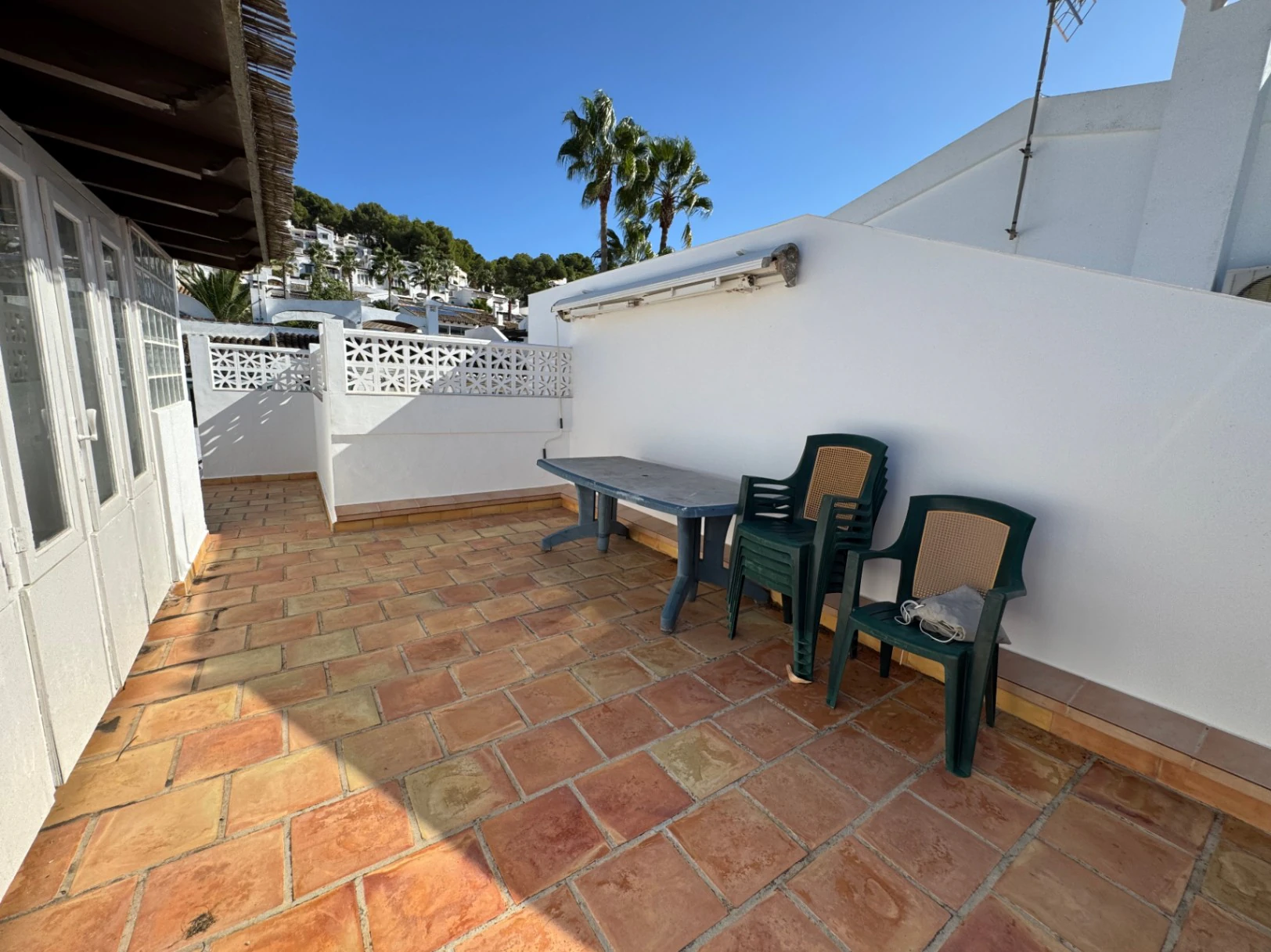 B1489 - Terraced house for sale in Moraira with 2 communal pools in residential area