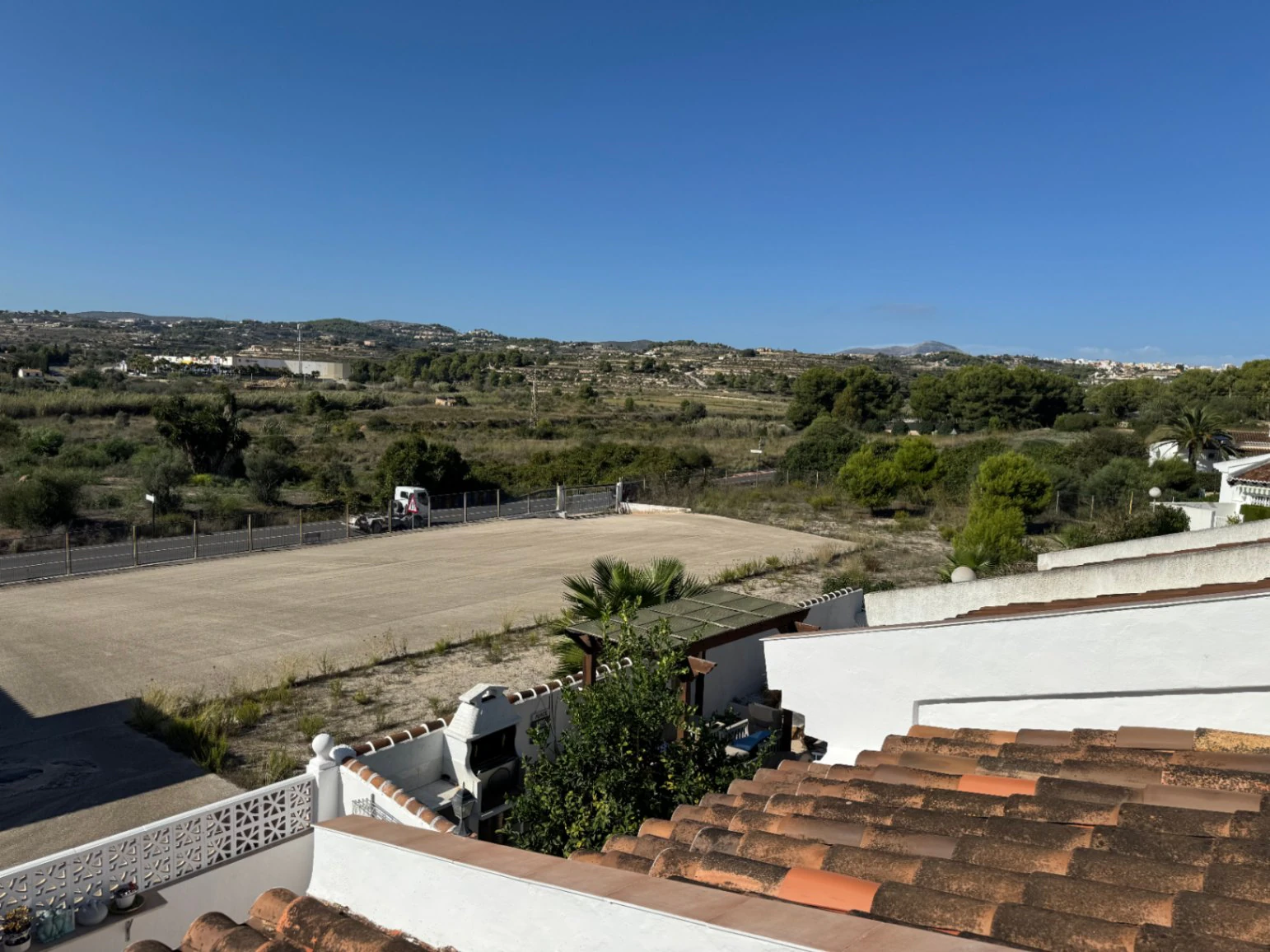 B1489 - Terraced house for sale in Moraira with 2 communal pools in residential area