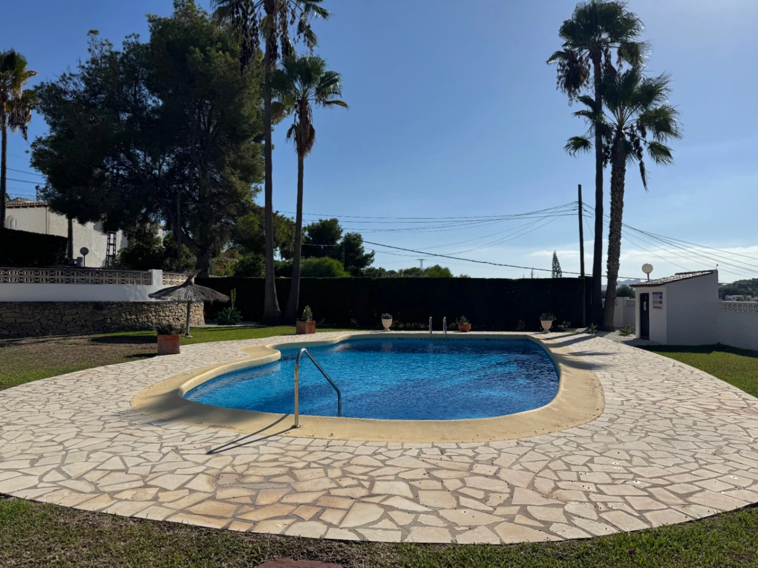 B1489 - Terraced house for sale in Moraira with 2 communal pools in residential area