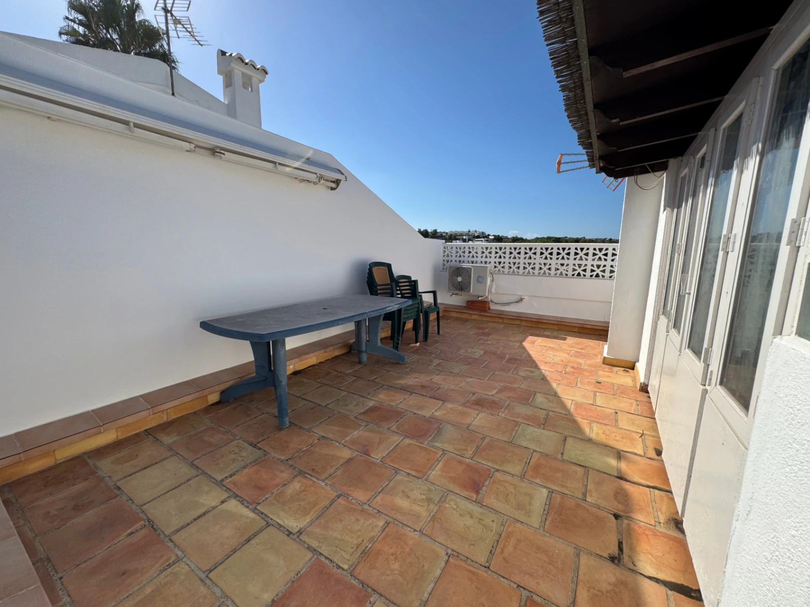 B1489 - Terraced house for sale in Moraira with 2 communal pools in residential area