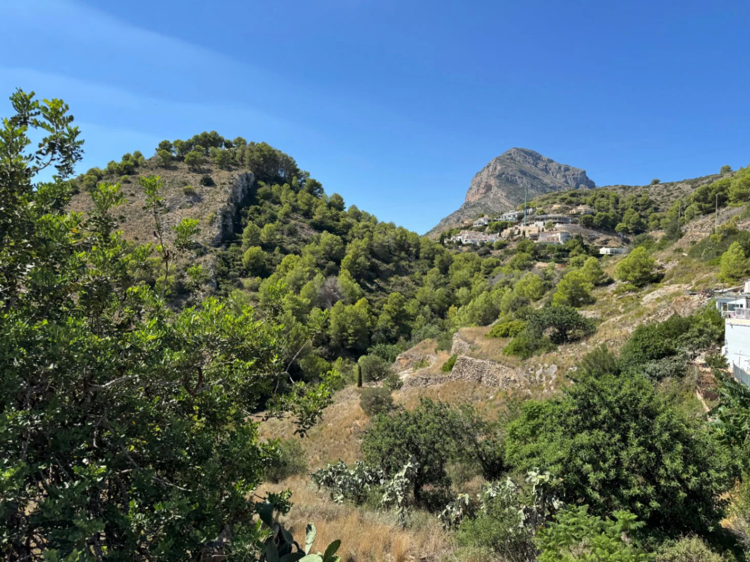 P0348 - Se vende parcela en Jávea de 1.665 m2