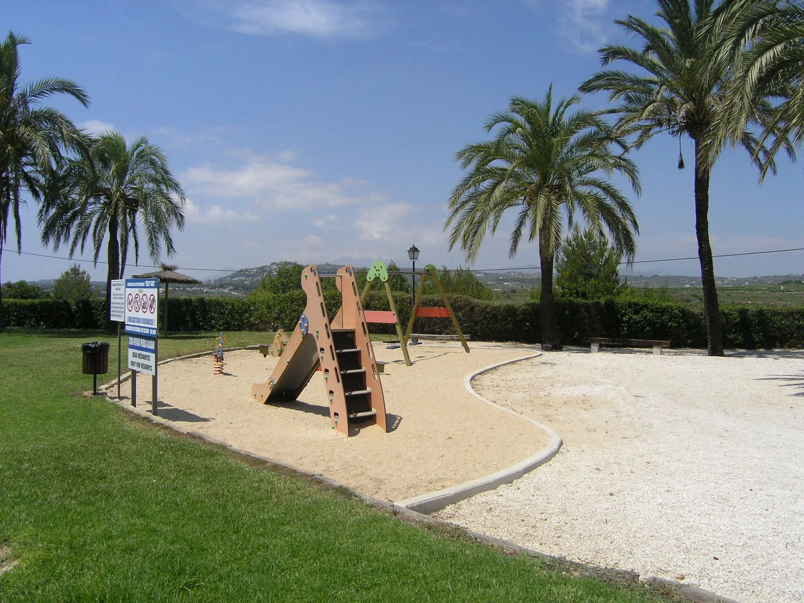 B1496 - Chalet semiadosado con vistas panorámicas y piscina comunitaria en Benitachell, cerca de Moraira