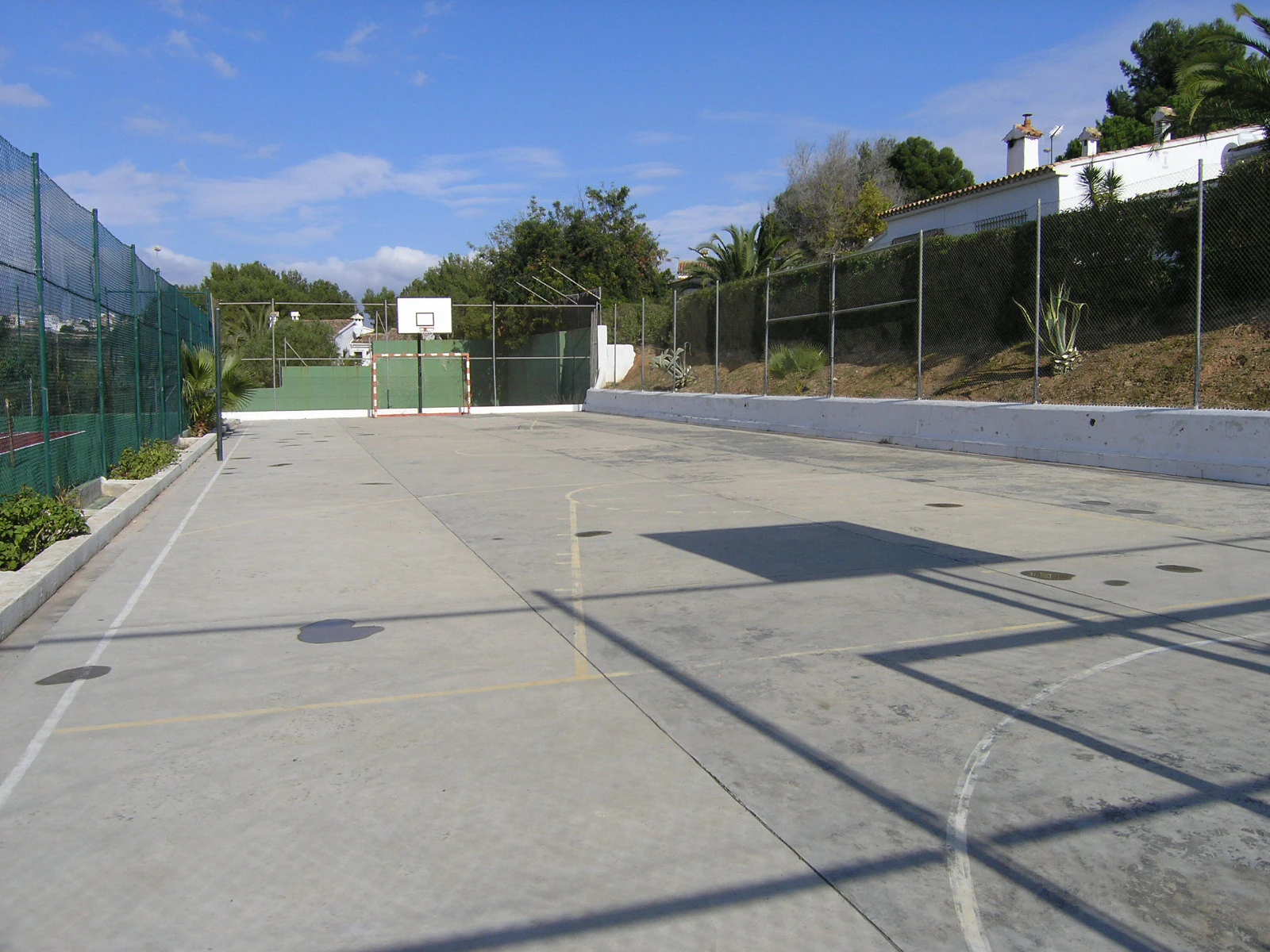 B1496 - Chalet semiadosado con vistas panorámicas y piscina comunitaria en Benitachell, cerca de Moraira