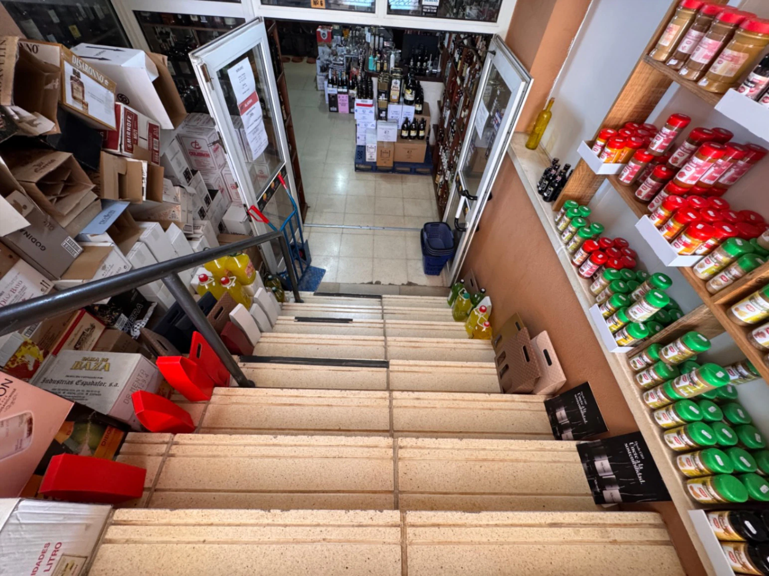 L0081A - Local comercial en venta en Moraira – Negocio listo para empezar a funcionar con stock incluido, ubicación en carretera principal