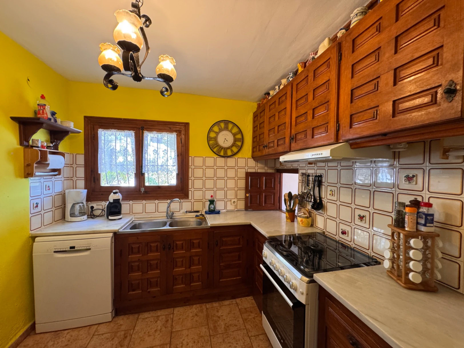 B1496 - Chalet semiadosado con vistas panorámicas y piscina comunitaria en Benitachell, cerca de Moraira