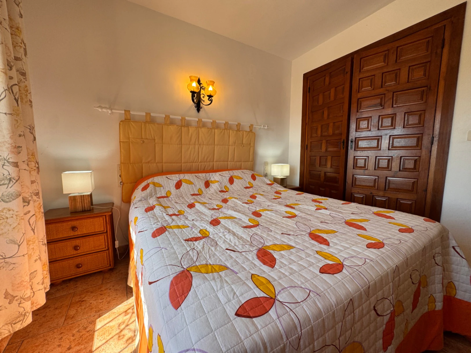 B1496 - Chalet semiadosado con vistas panorámicas y piscina comunitaria en Benitachell, cerca de Moraira