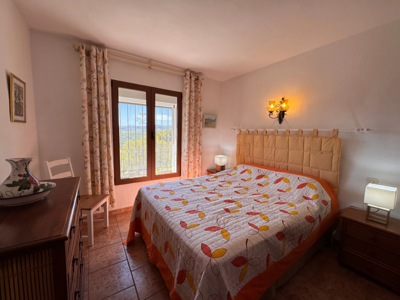 B1496 - Chalet semiadosado con vistas panorámicas y piscina comunitaria en Benitachell, cerca de Moraira