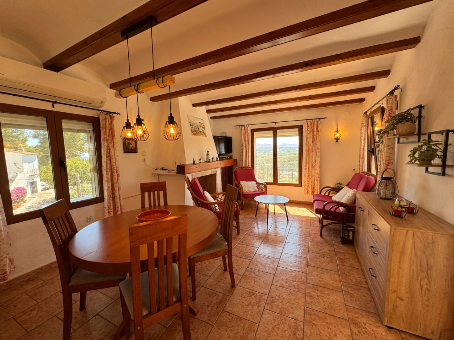 B1496 - Chalet semiadosado con vistas panorámicas y piscina comunitaria en Benitachell, cerca de Moraira