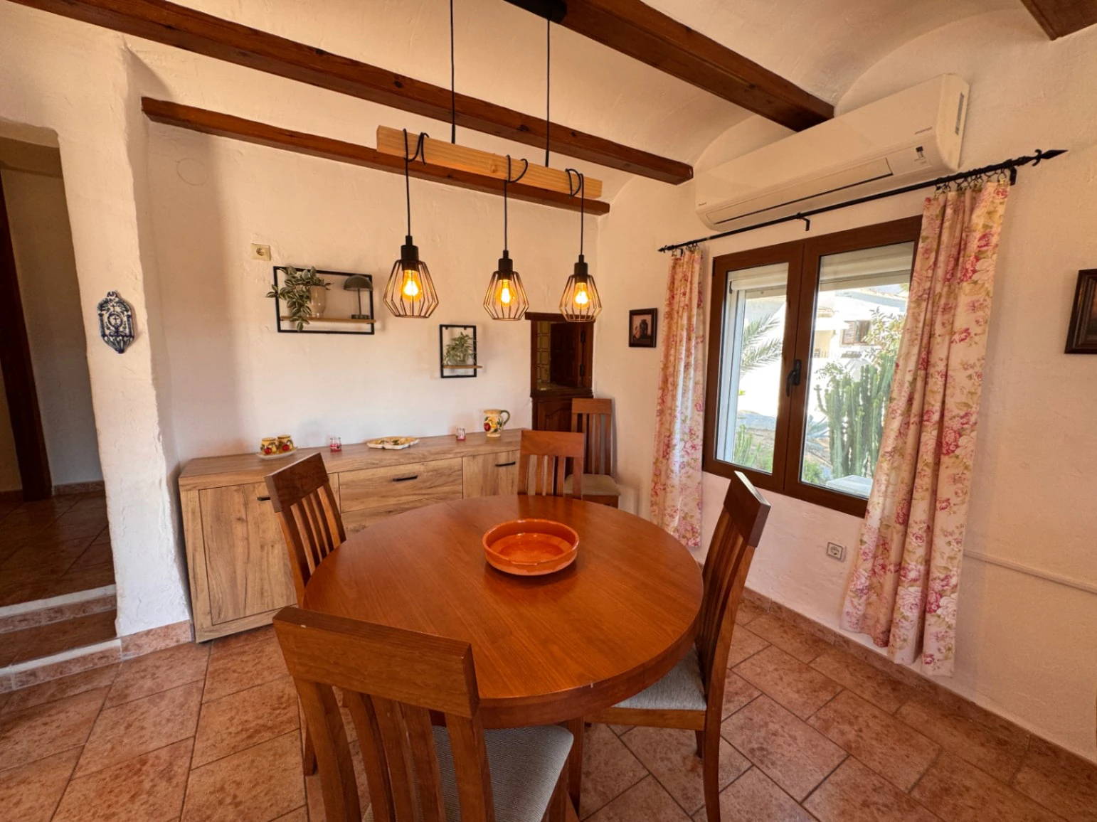 B1496 - Chalet semiadosado con vistas panorámicas y piscina comunitaria en Benitachell, cerca de Moraira