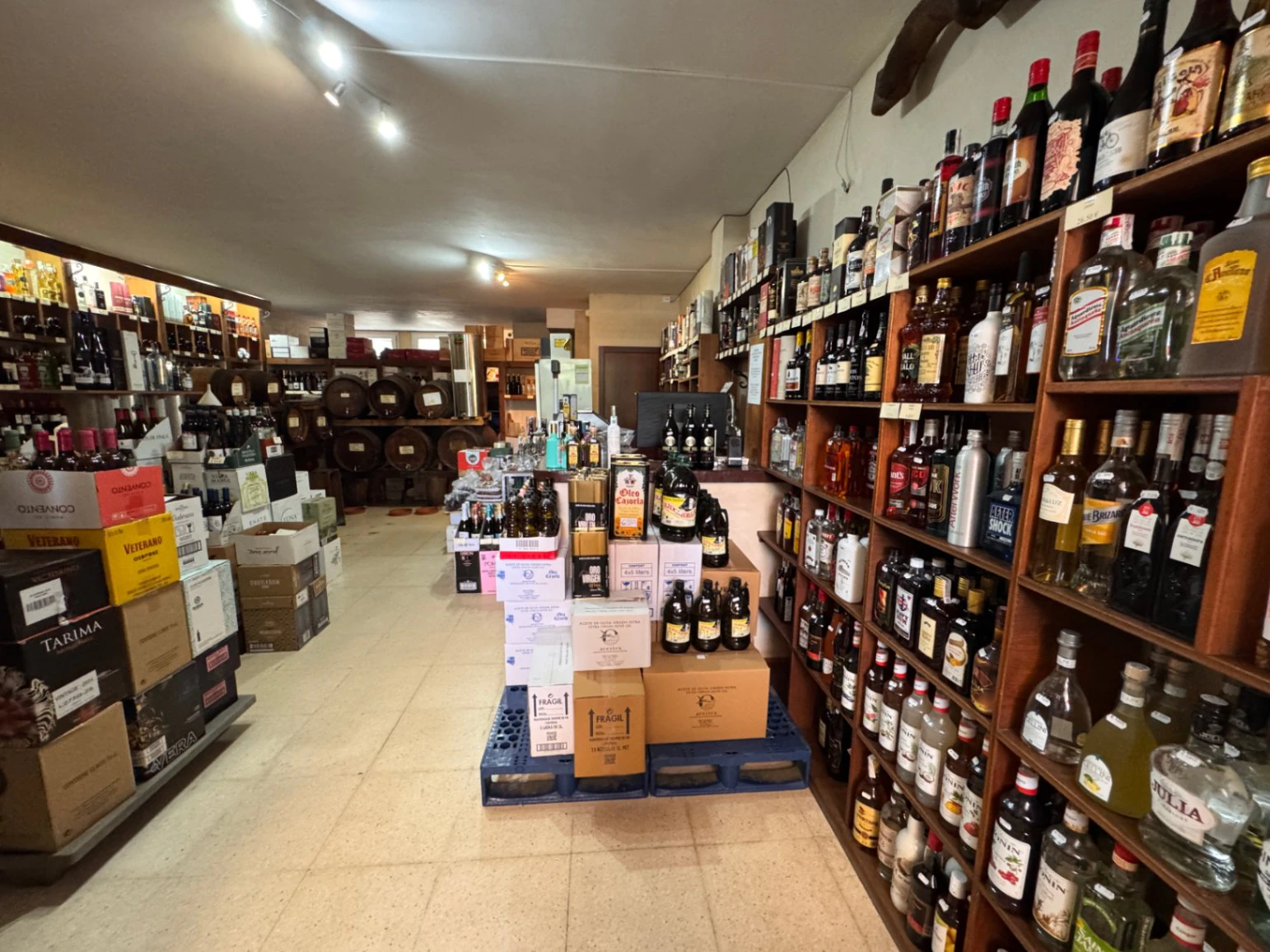 L0081A - Local comercial en venta en Moraira – Negocio listo para empezar a funcionar con stock incluido, ubicación en carretera principal