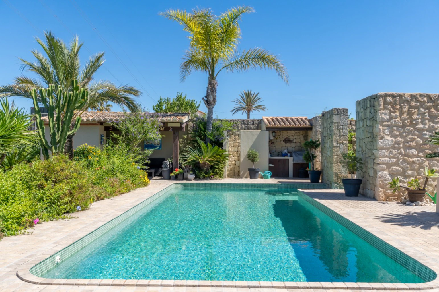 F0211 - Exklusive Stein-Finca mit Charakter, modernem Interieur und Pool in Benissa – Costa Blanca