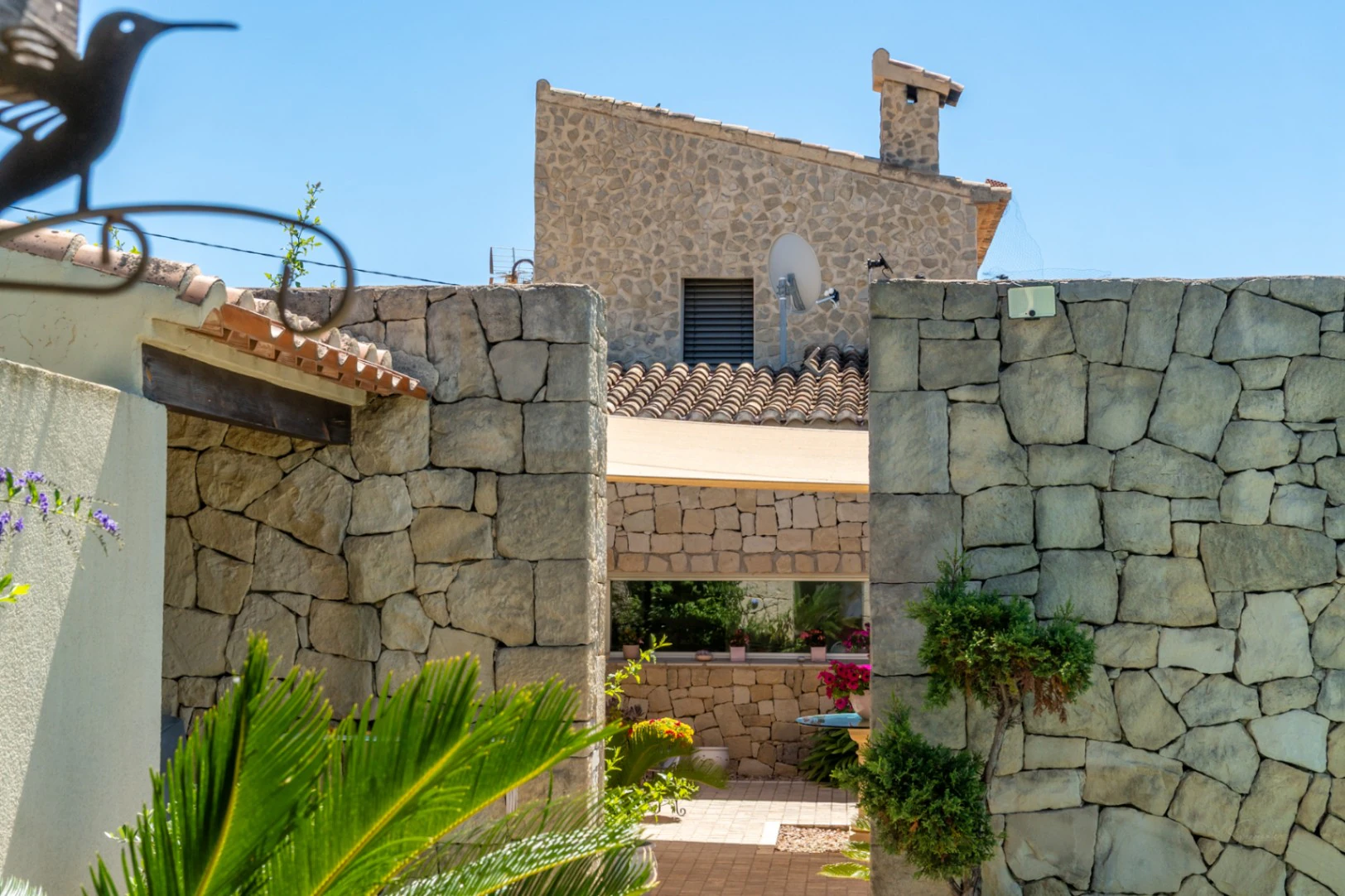 F0211 - Exklusive Stein-Finca mit Charakter, modernem Interieur und Pool in Benissa – Costa Blanca