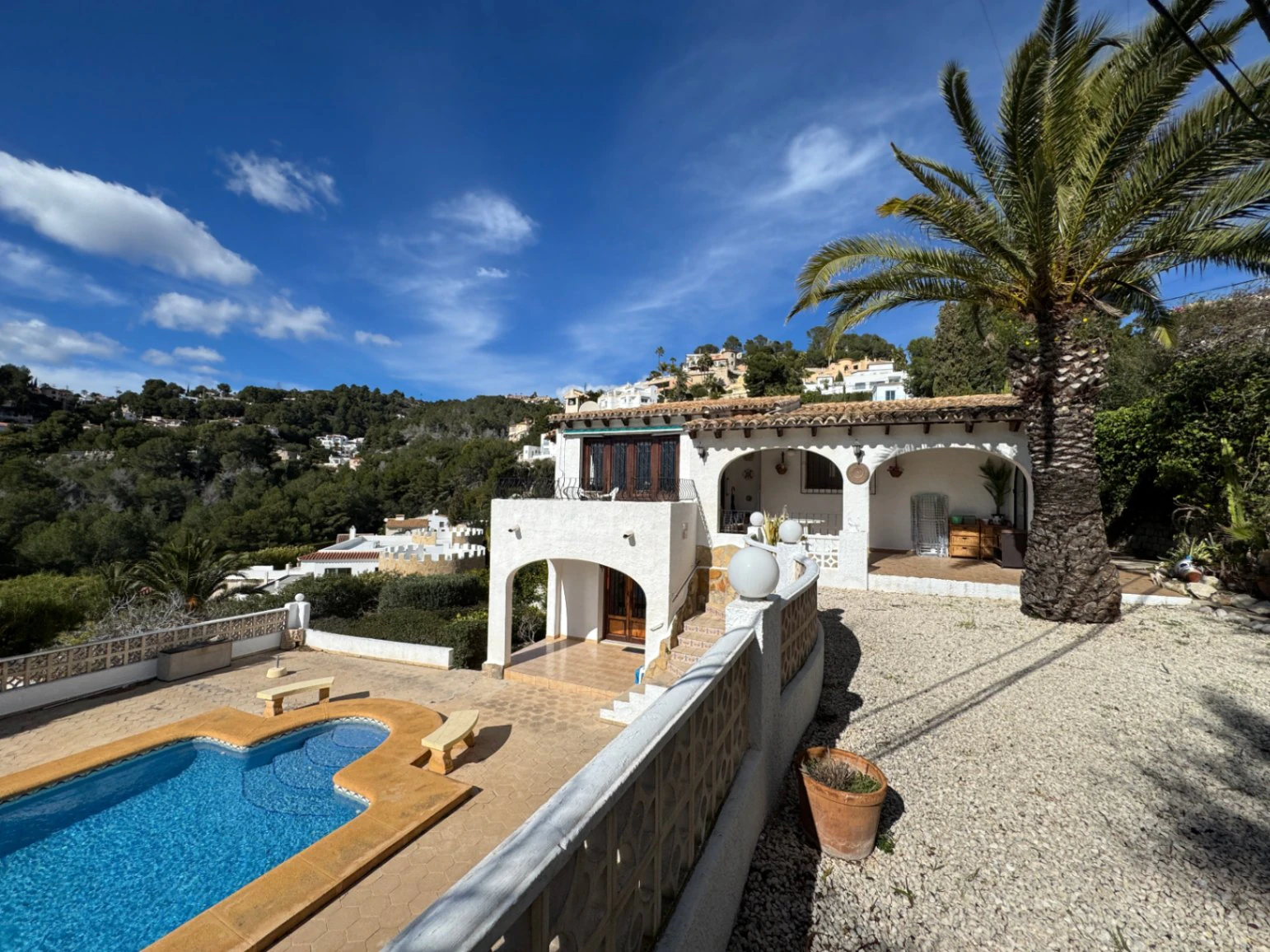 CH3392 - Villa de 3 Dormitorios entre Moraira y Benissa con Vistas al Mar para Reformar