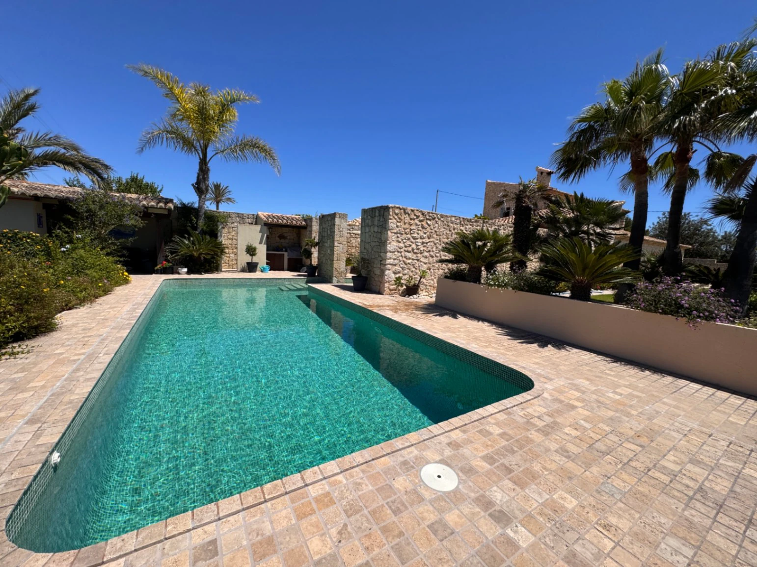 F0211 - Exklusive Stein-Finca mit Charakter, modernem Interieur und Pool in Benissa – Costa Blanca