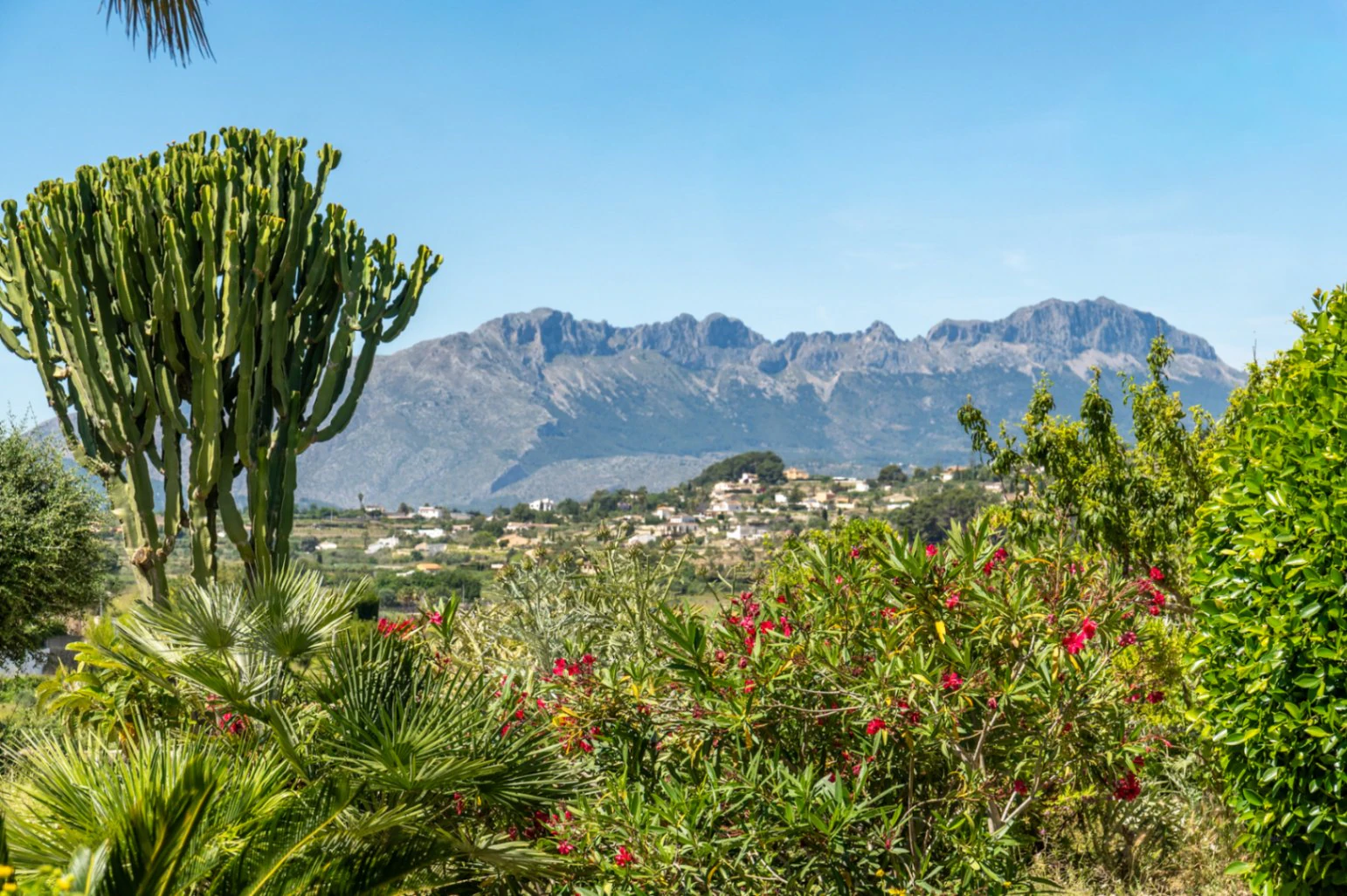 F0211 - Exklusive Stein-Finca mit Charakter, modernem Interieur und Pool in Benissa – Costa Blanca
