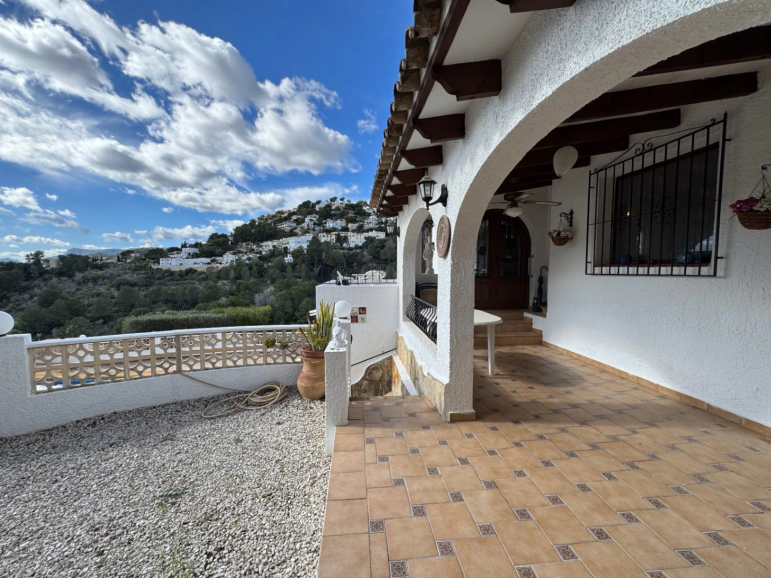 CH3392 - Villa de 3 Dormitorios entre Moraira y Benissa con Vistas al Mar para Reformar
