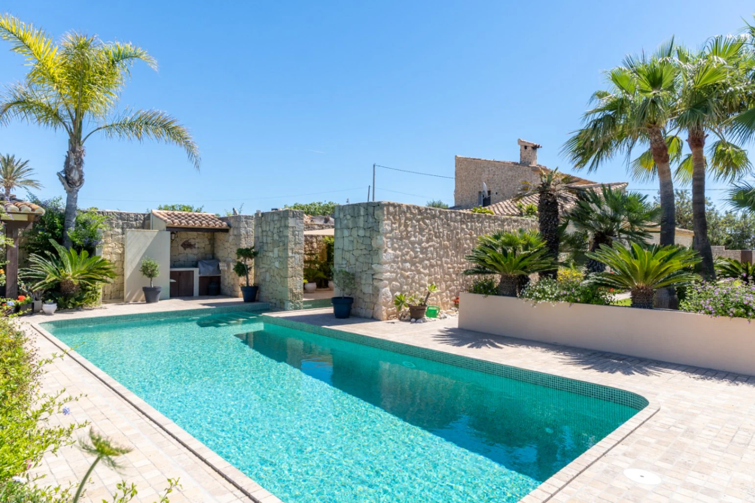 F0211 - Exklusive Stein-Finca mit Charakter, modernem Interieur und Pool in Benissa – Costa Blanca