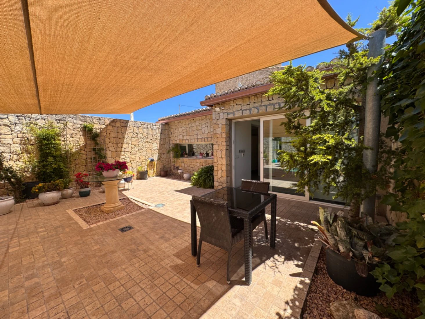 F0211 - Exklusive Stein-Finca mit Charakter, modernem Interieur und Pool in Benissa – Costa Blanca