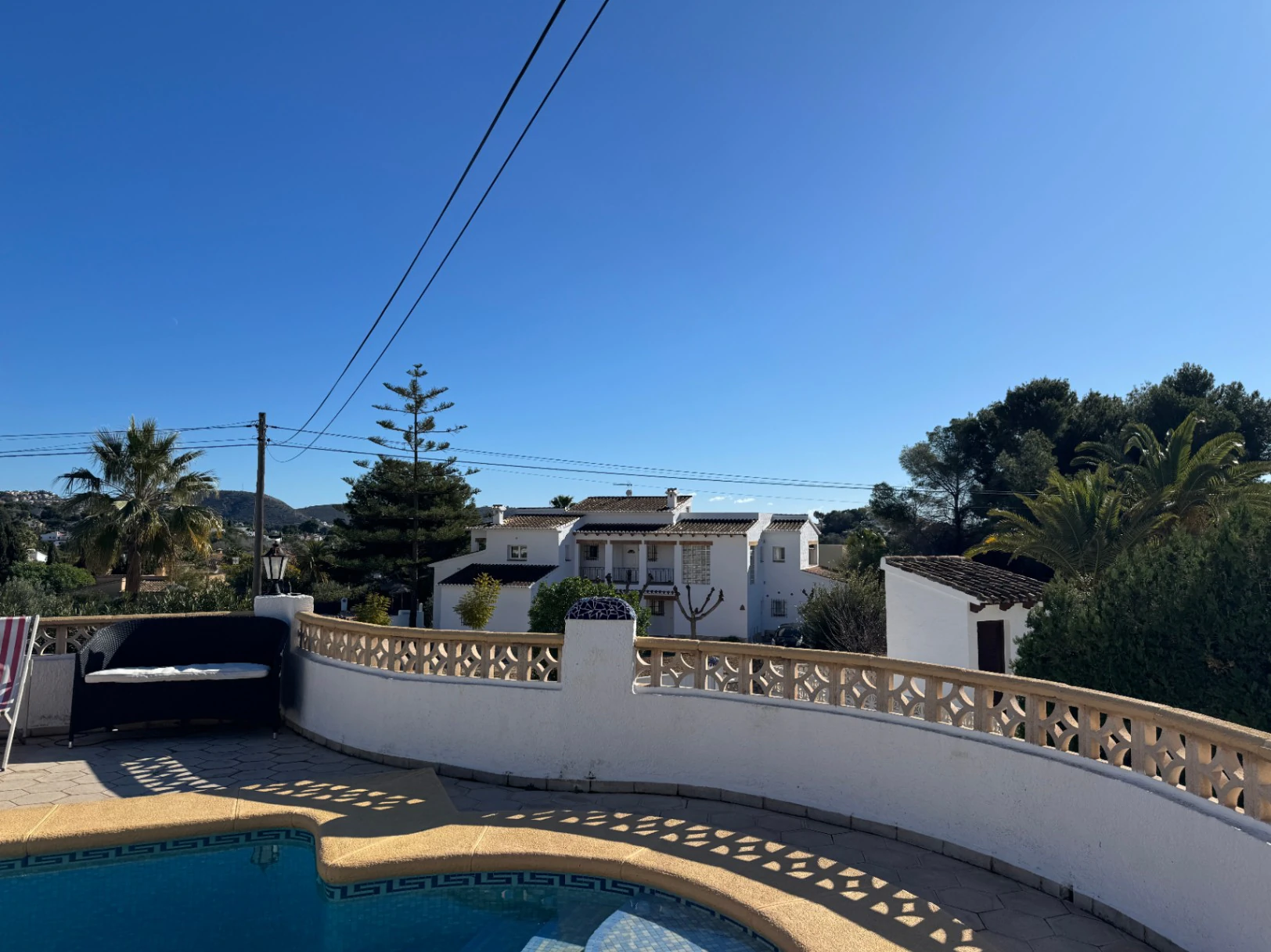 CH3390 - Villa zum Verkauf in Moraira mit Pool, freiem Blick und Privatsphäre