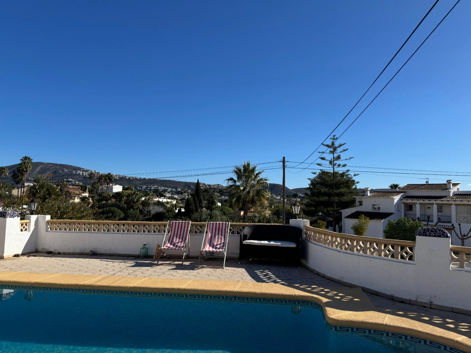 CH3390 - Villa zum Verkauf in Moraira mit Pool, freiem Blick und Privatsphäre