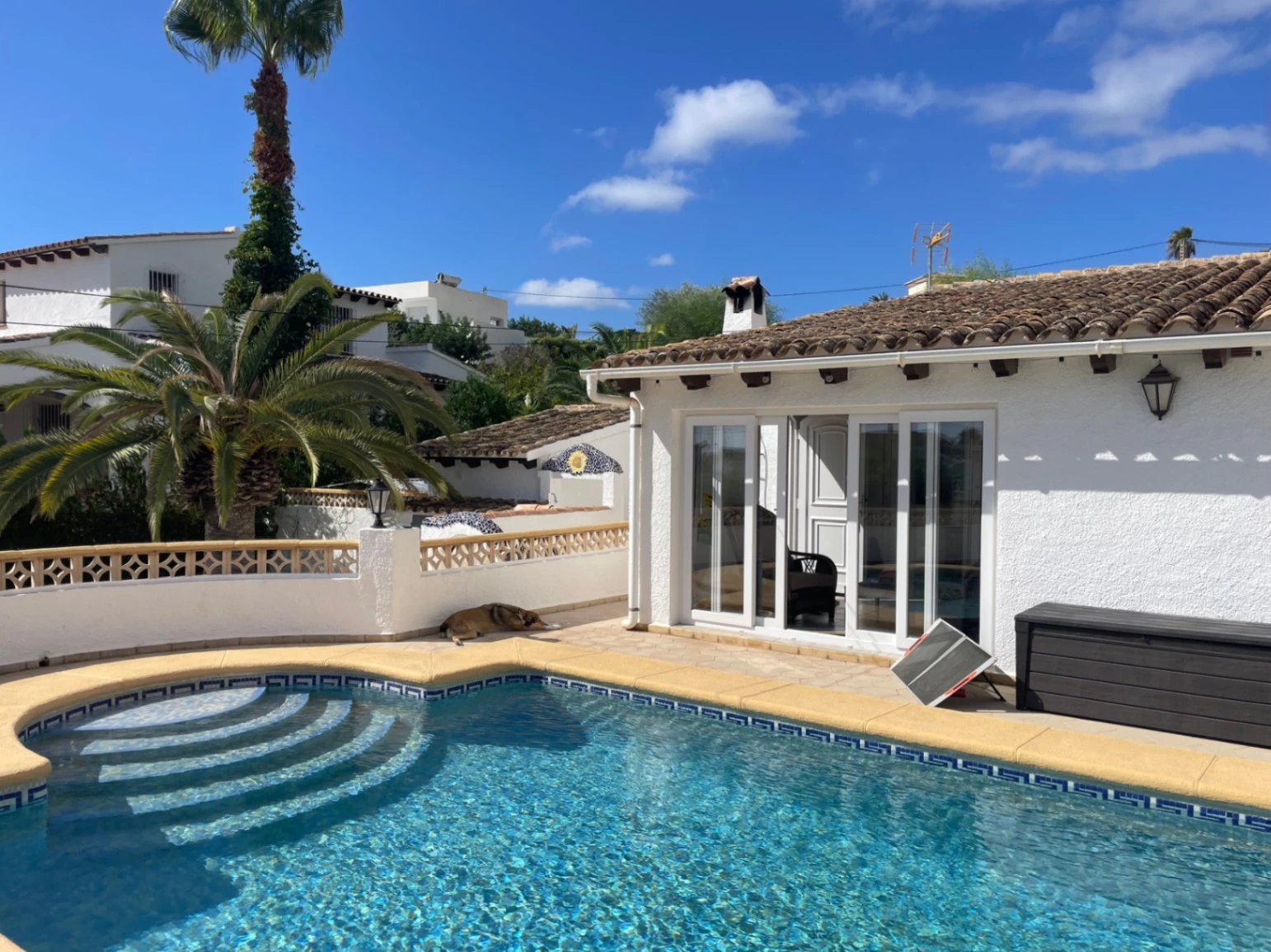 CH3390 - Villa zum Verkauf in Moraira mit Pool, freiem Blick und Privatsphäre