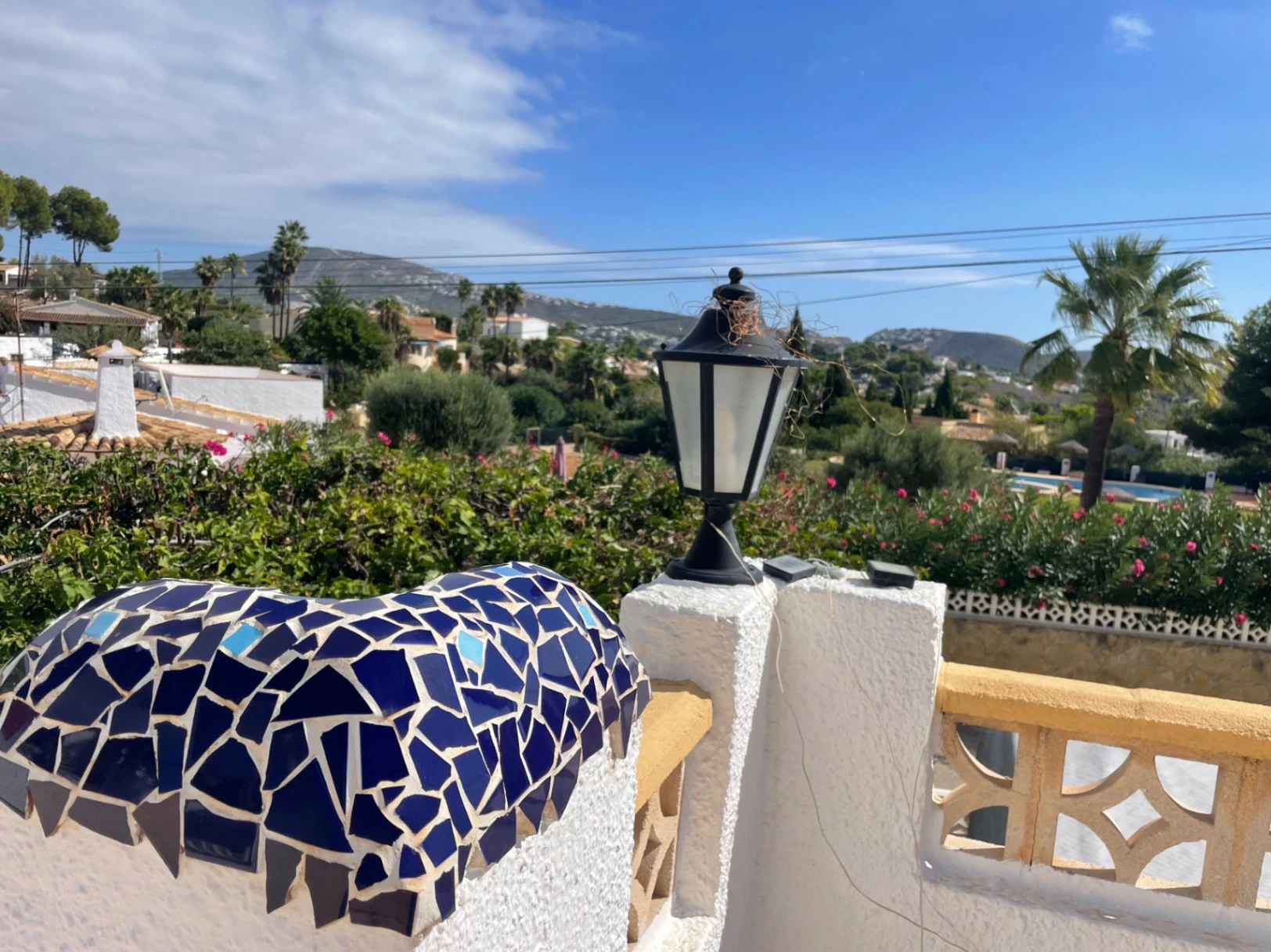 CH3390 - Villa zum Verkauf in Moraira mit Pool, freiem Blick und Privatsphäre