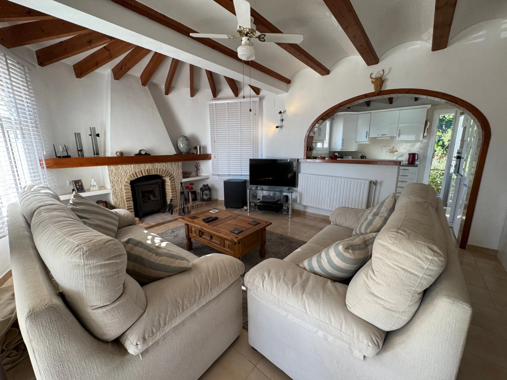 CH3390 - Villa zum Verkauf in Moraira mit Pool, freiem Blick und Privatsphäre