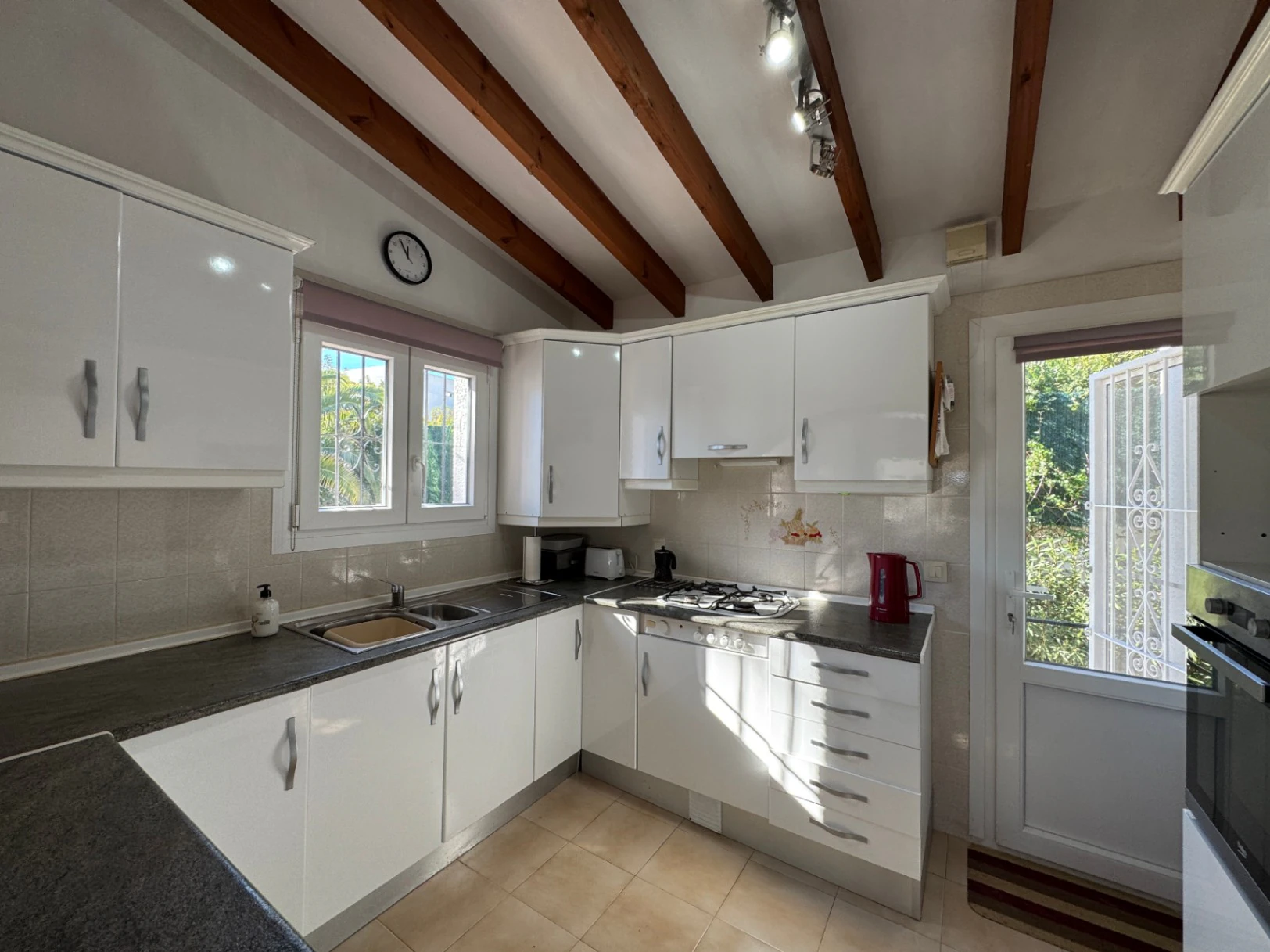 CH3390 - Villa zum Verkauf in Moraira mit Pool, freiem Blick und Privatsphäre