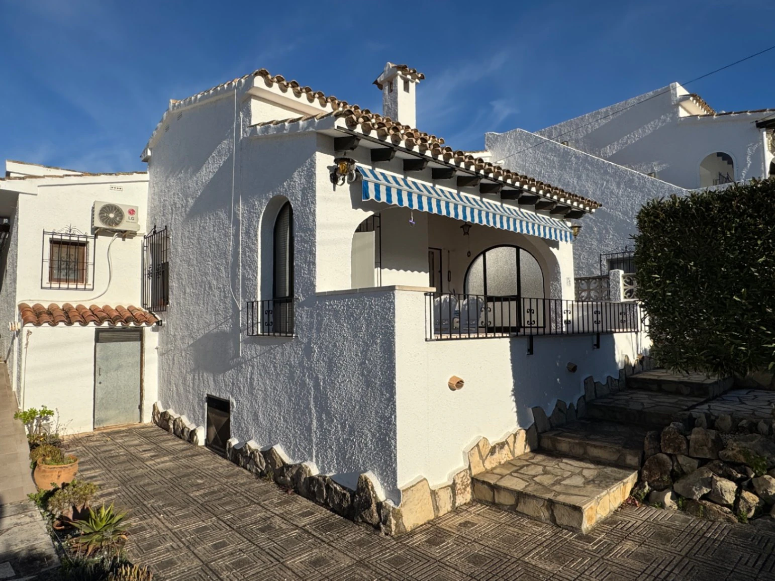 B1492 - Detached Villa for Sale in Moraira – Villotel, South-Facing with Panoramic Views