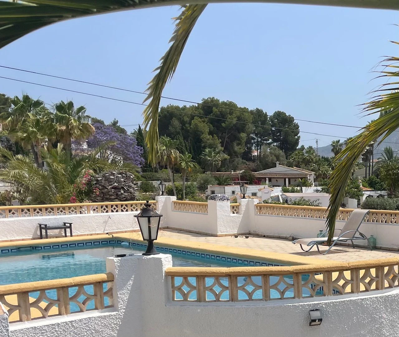 CH3390 - Villa zum Verkauf in Moraira mit Pool, freiem Blick und Privatsphäre