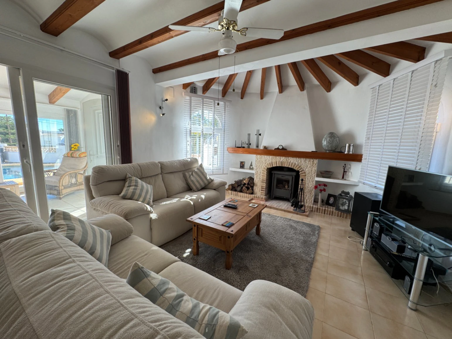 CH3390 - Villa zum Verkauf in Moraira mit Pool, freiem Blick und Privatsphäre