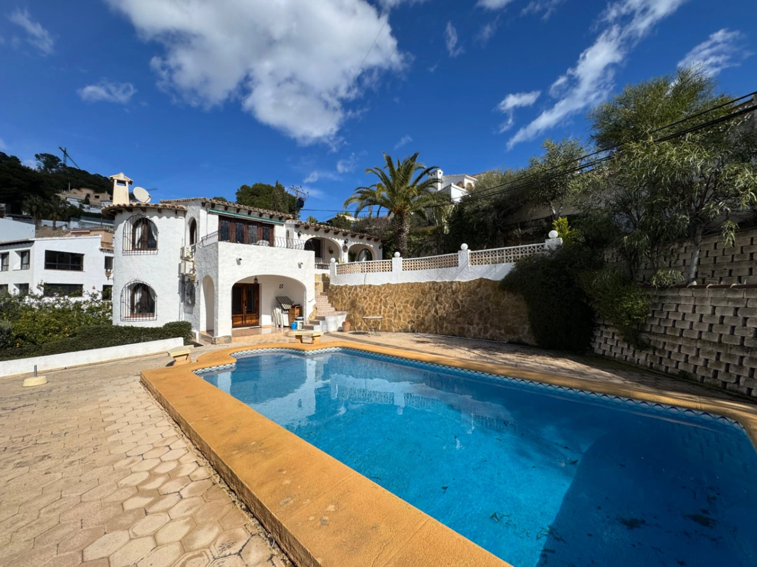 CH3392 - 3-Slaapkamer Villa tussen Moraira en Benissa met Zeezicht te Renoveren