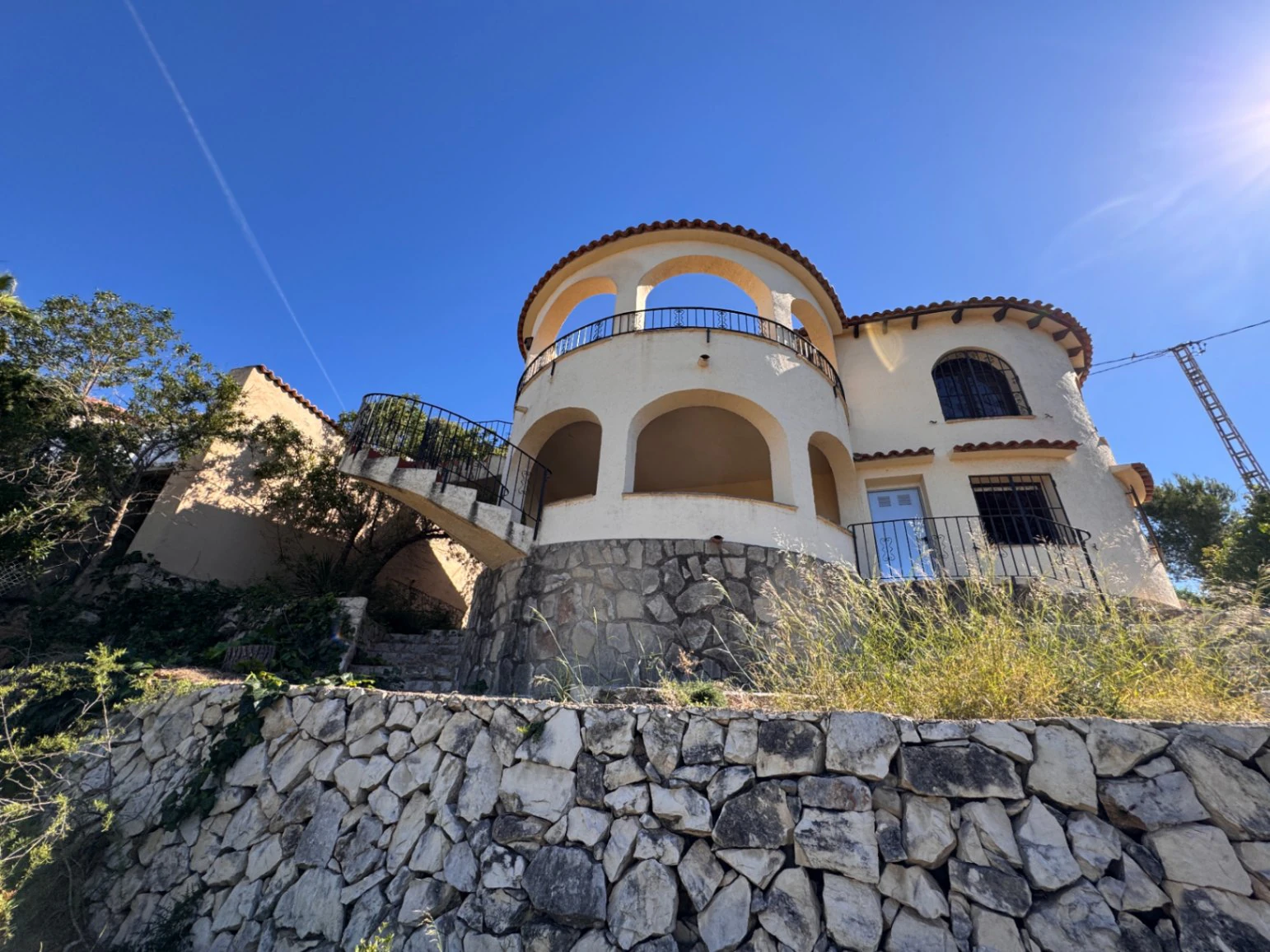 Renovation Villa for Sale in Benissa – Montemar | South Facing, Sea Glimpses & Great Potential