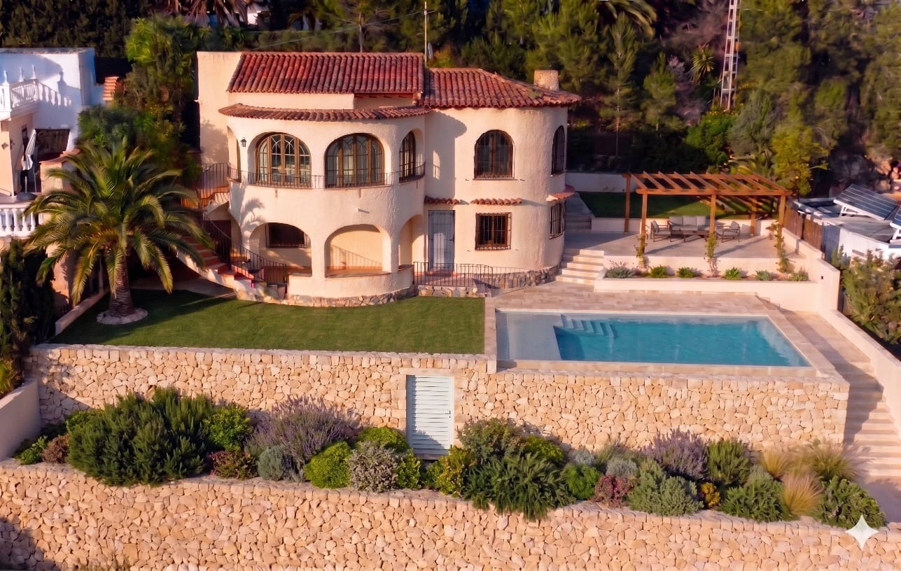 Renovation Villa for Sale in Benissa – Montemar | South Facing, Sea Glimpses & Great Potential