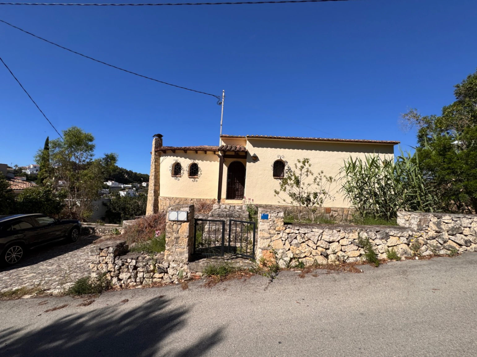 Renovation Villa for Sale in Benissa – Montemar | South Facing, Sea Glimpses & Great Potential