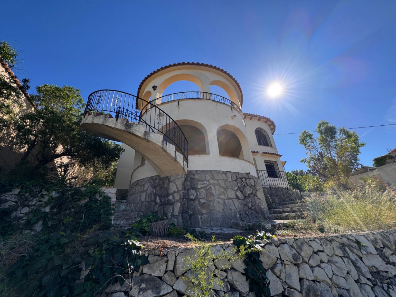 Renovation Villa for Sale in Benissa – Montemar | South Facing, Sea Glimpses & Great Potential